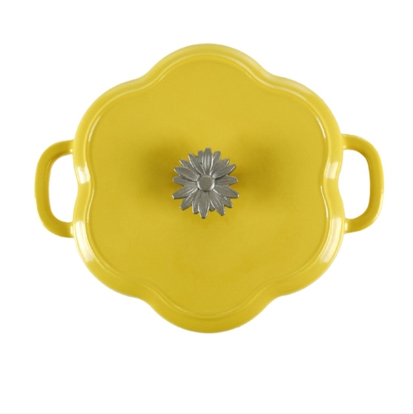 RARE 3 qt.💛 CAST IRON floral shaped DUTCH OVEN new HARD TO FIND pioneer woman - Picture 3 of 4